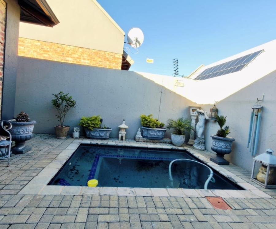 3 Bedroom Property for Sale in Mooivallei Park North West